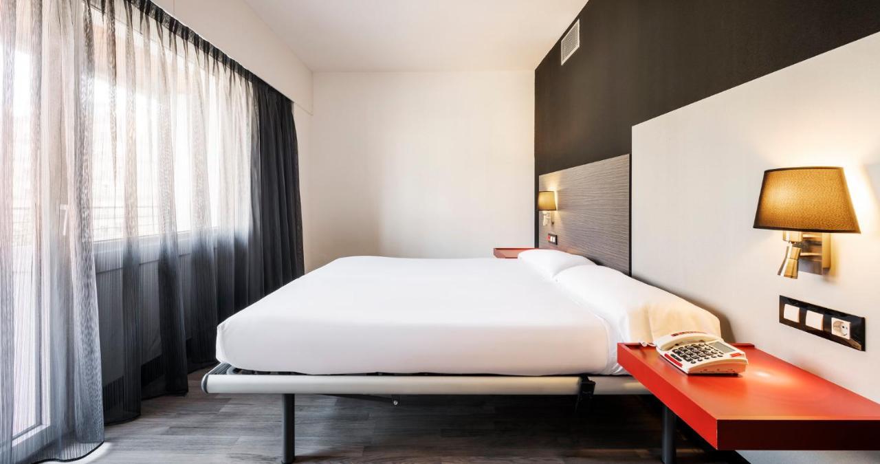 Ilunion Romareda Hotel Сарагоса Екстериор снимка