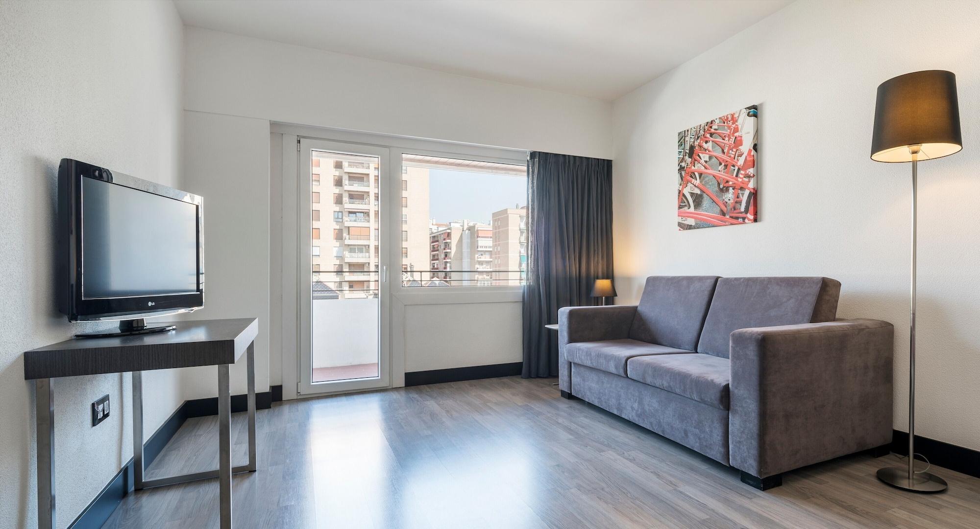 Ilunion Romareda Hotel Сарагоса Екстериор снимка