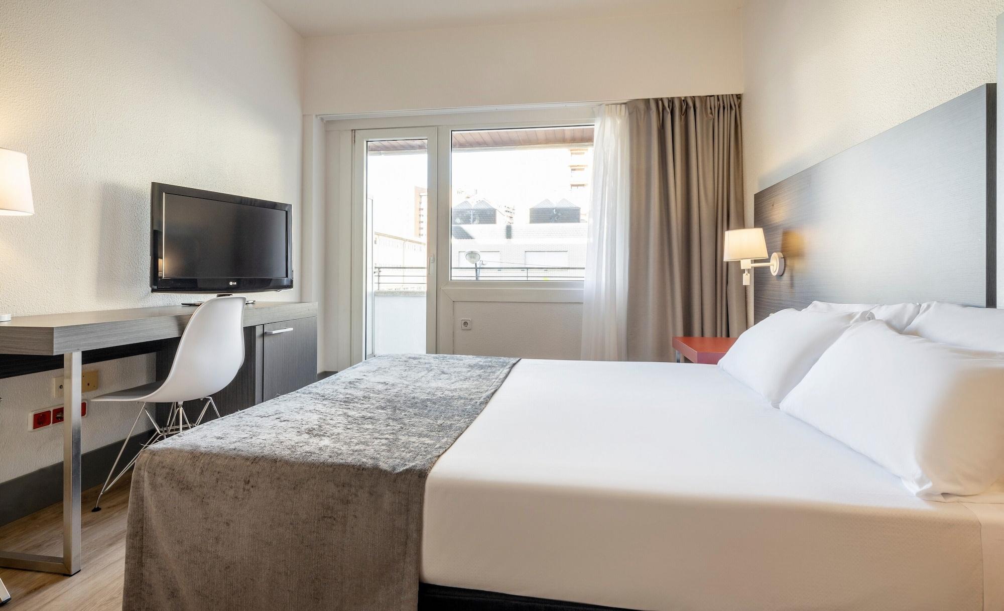 Ilunion Romareda Hotel Сарагоса Екстериор снимка
