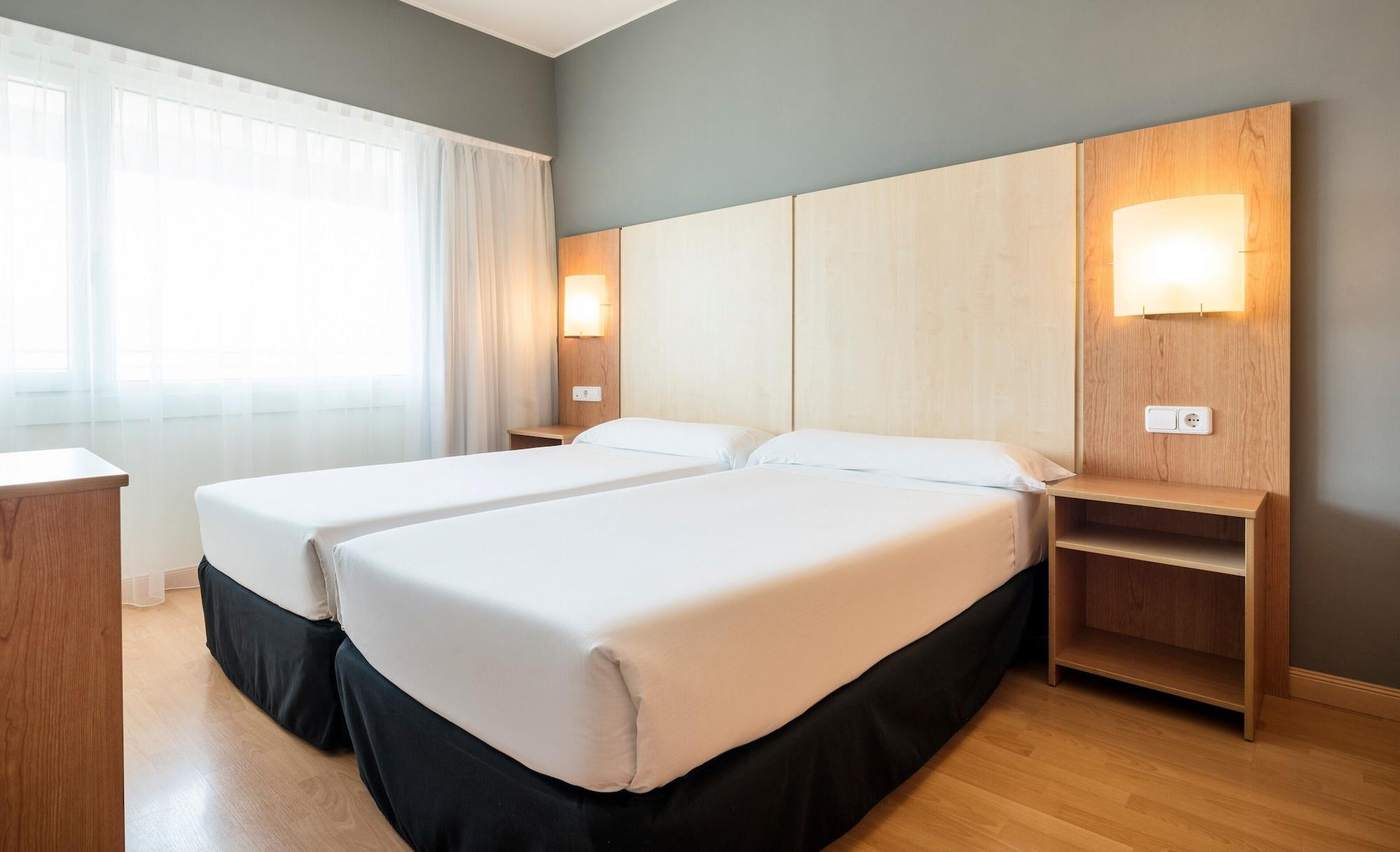 Ilunion Romareda Hotel Сарагоса Екстериор снимка