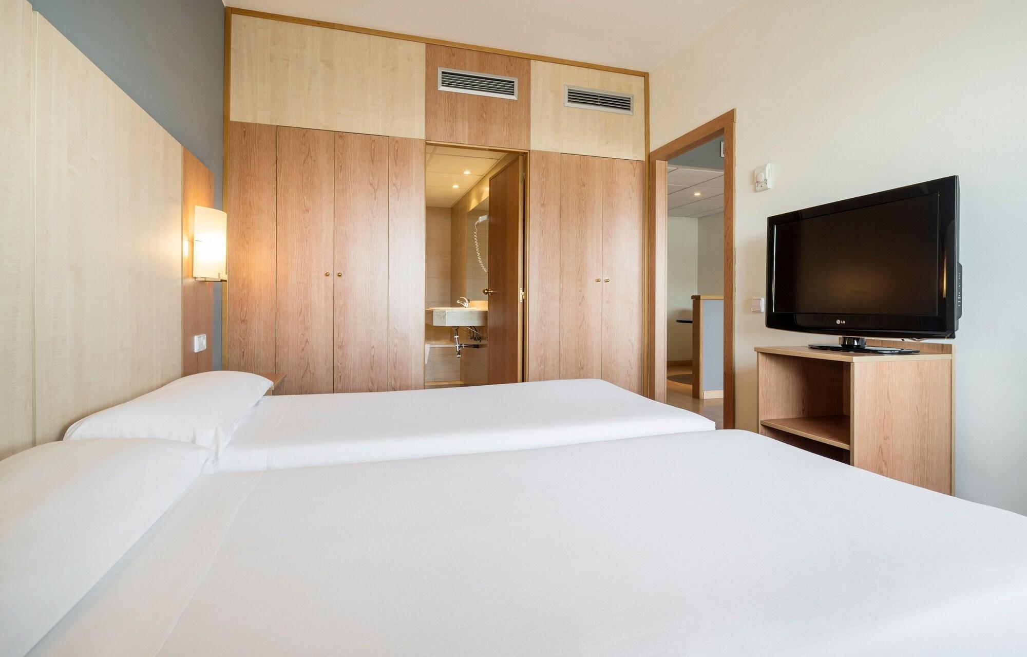 Ilunion Romareda Hotel Сарагоса Екстериор снимка