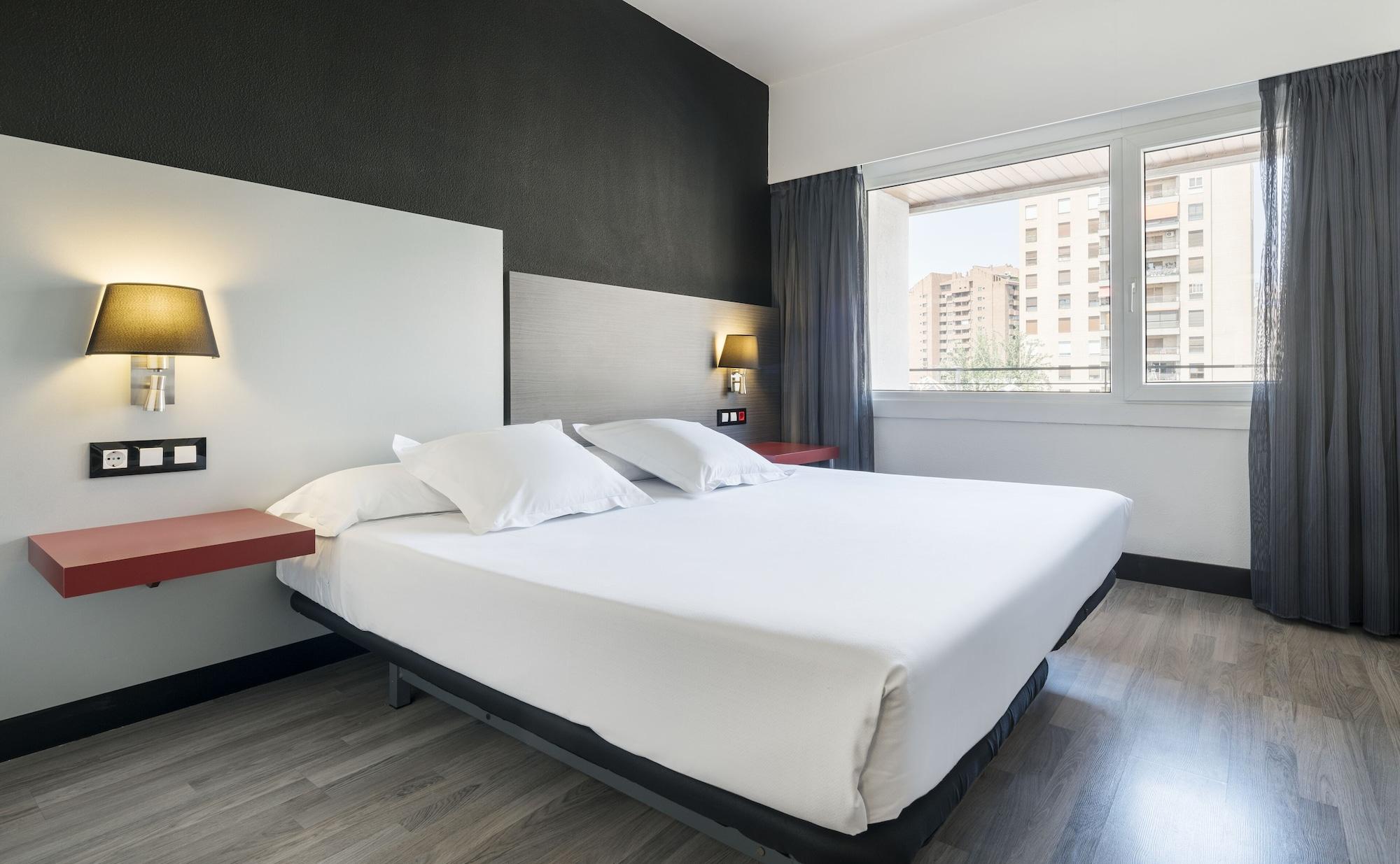Ilunion Romareda Hotel Сарагоса Екстериор снимка