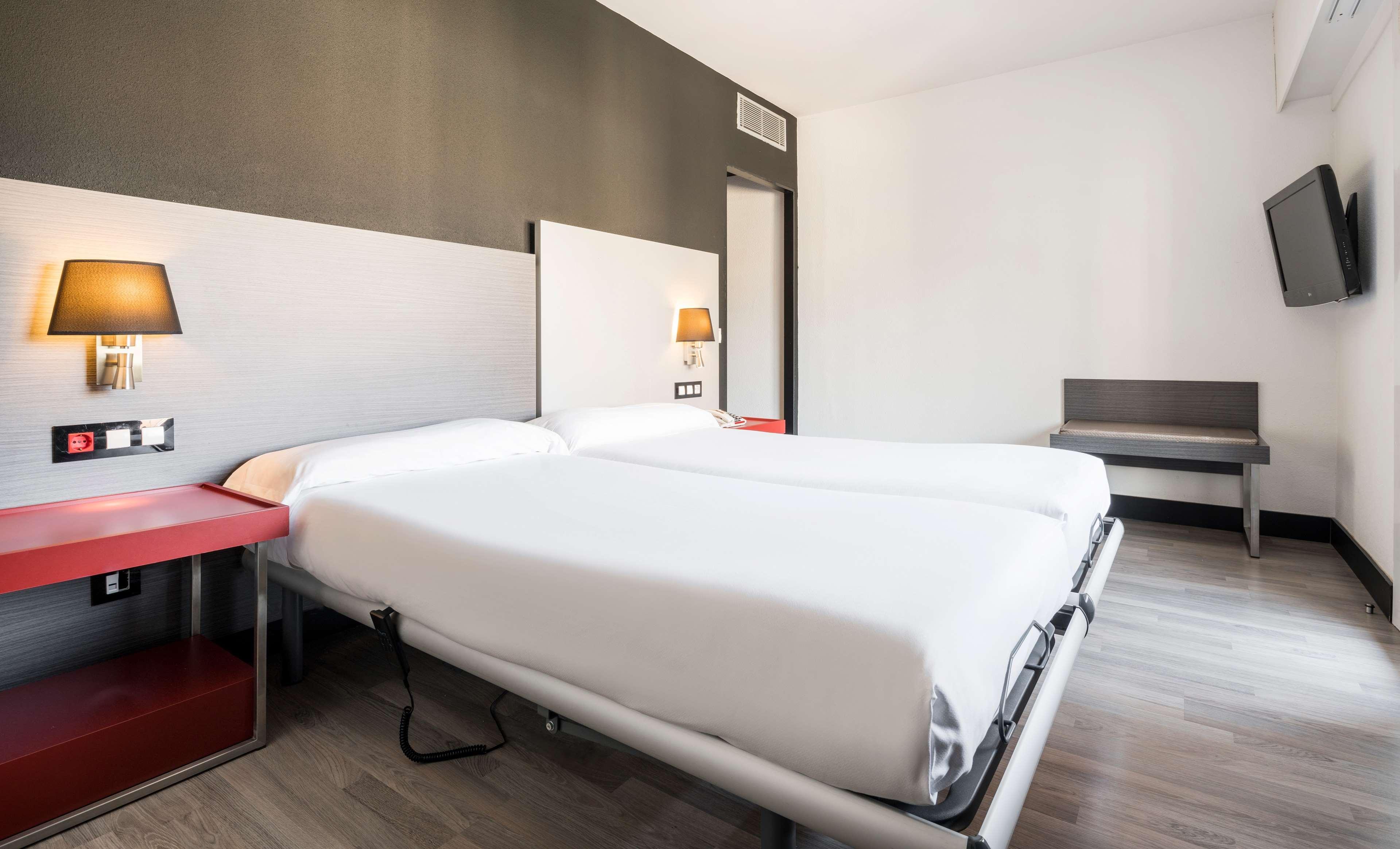Ilunion Romareda Hotel Сарагоса Екстериор снимка