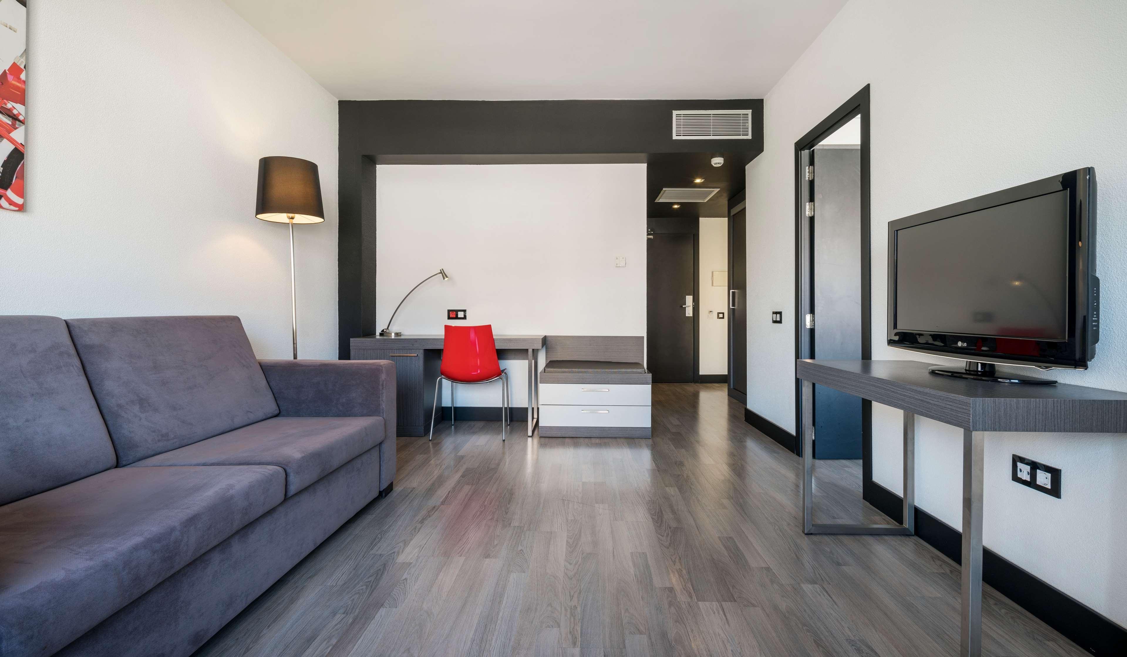 Ilunion Romareda Hotel Сарагоса Екстериор снимка
