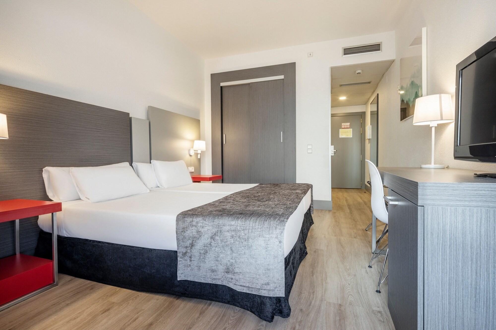 Ilunion Romareda Hotel Сарагоса Екстериор снимка