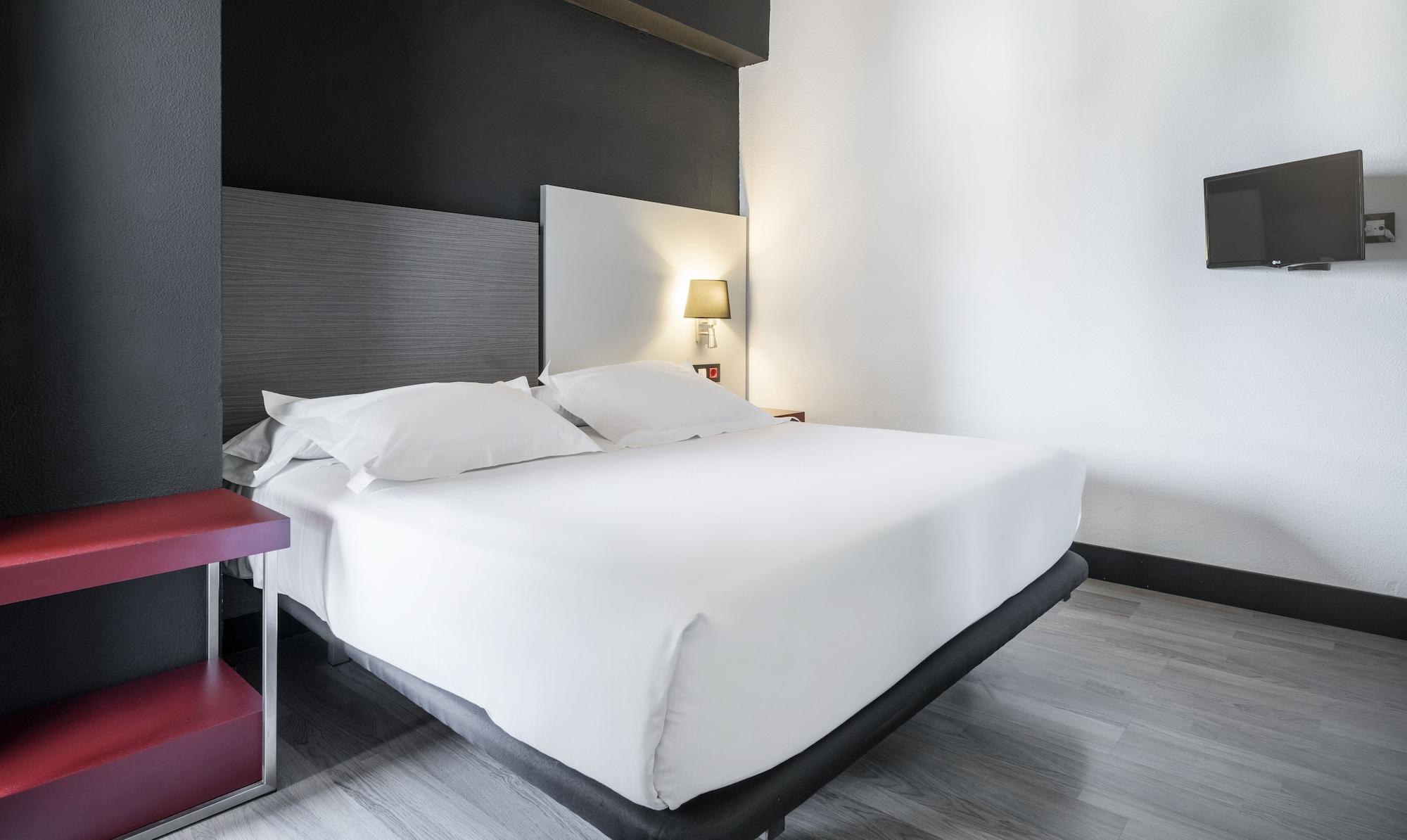 Ilunion Romareda Hotel Сарагоса Екстериор снимка