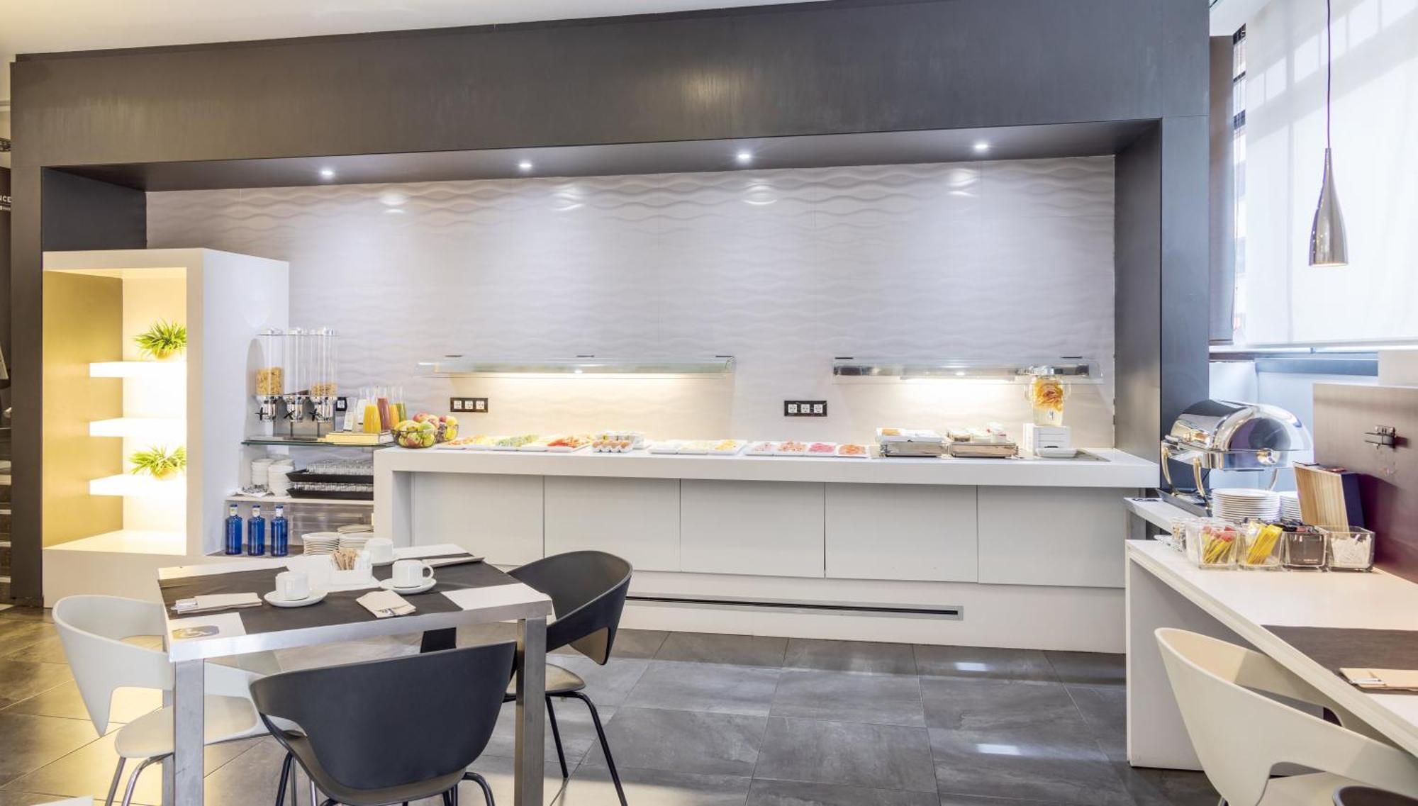 Ilunion Romareda Hotel Сарагоса Екстериор снимка