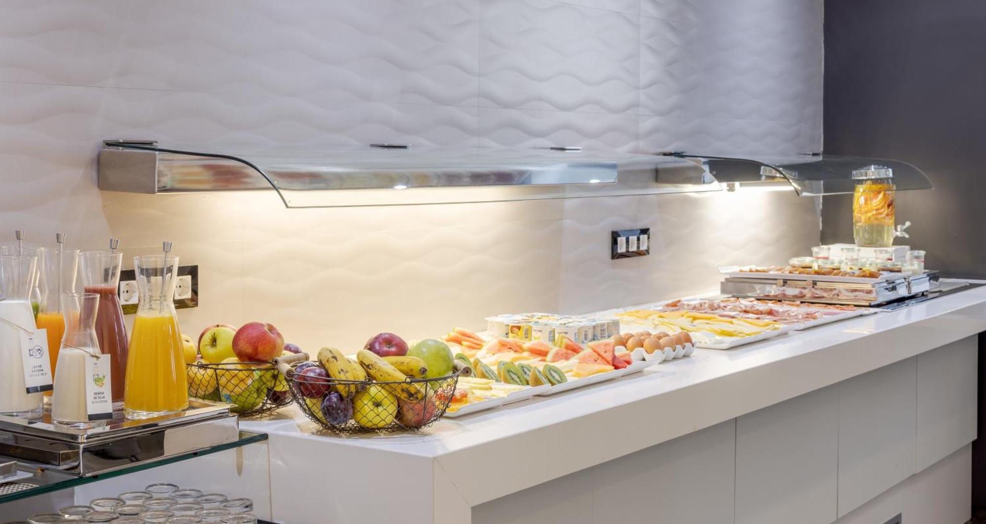Ilunion Romareda Hotel Сарагоса Екстериор снимка