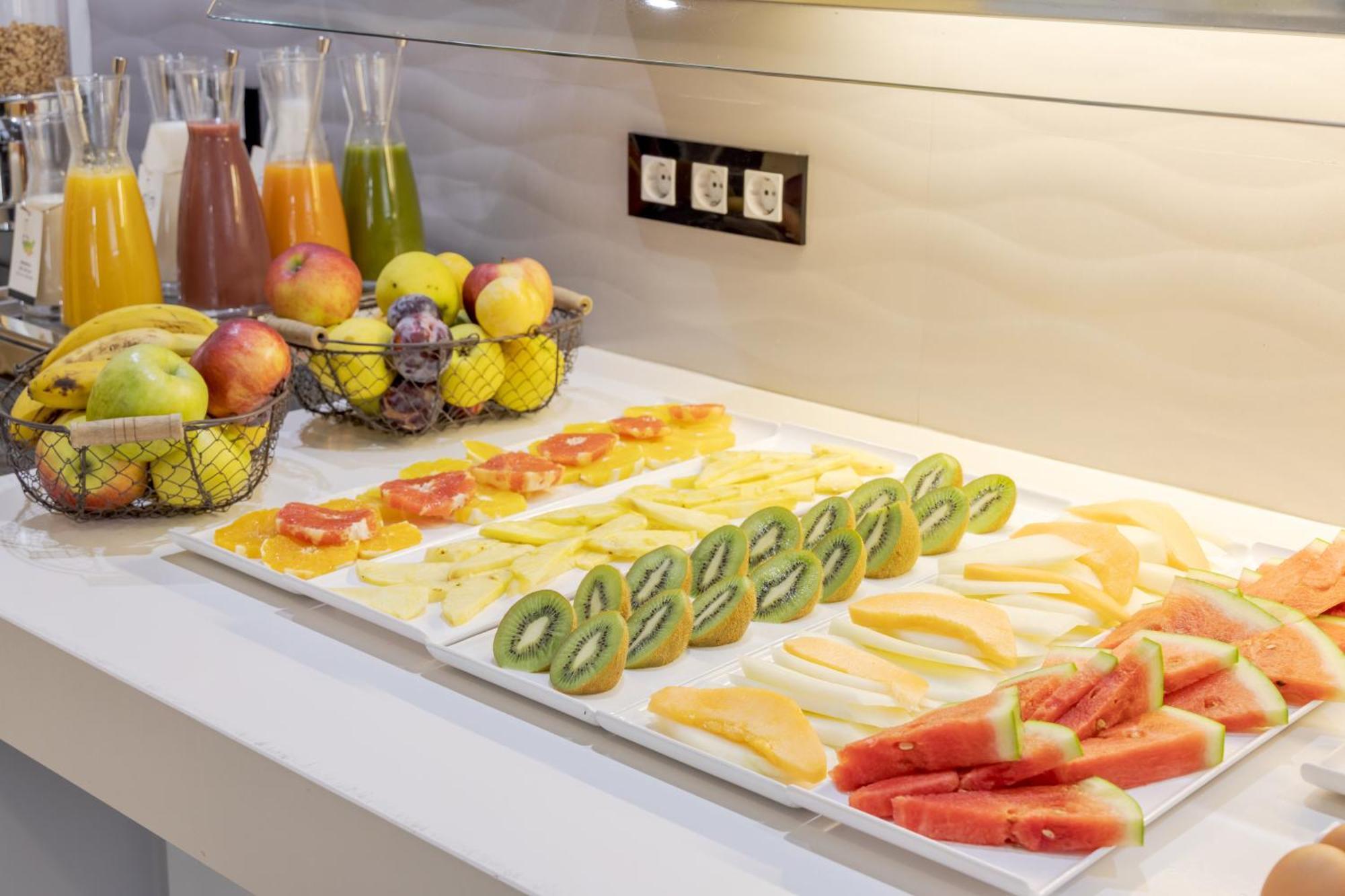 Ilunion Romareda Hotel Сарагоса Екстериор снимка