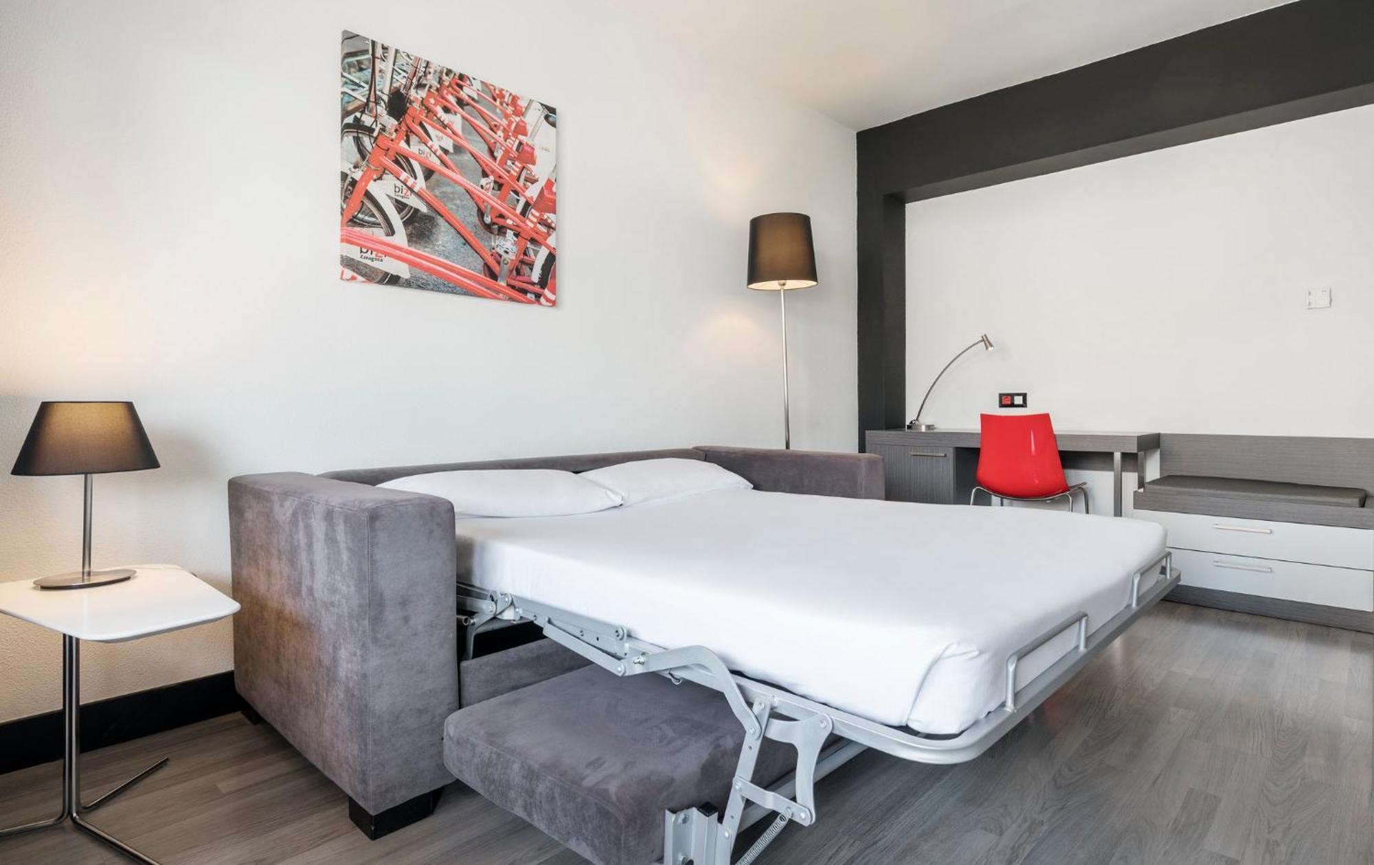 Ilunion Romareda Hotel Сарагоса Стая снимка