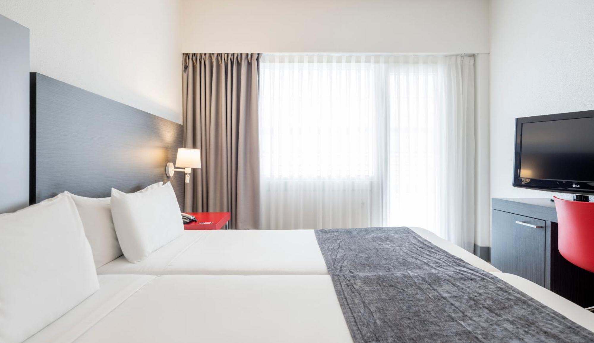 Ilunion Romareda Hotel Сарагоса Екстериор снимка