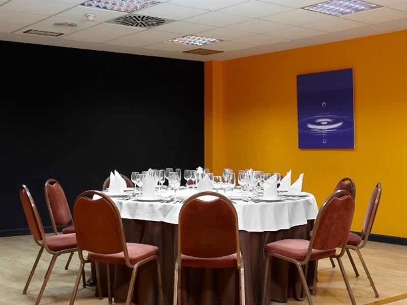 Ilunion Romareda Hotel Сарагоса Ресторант снимка